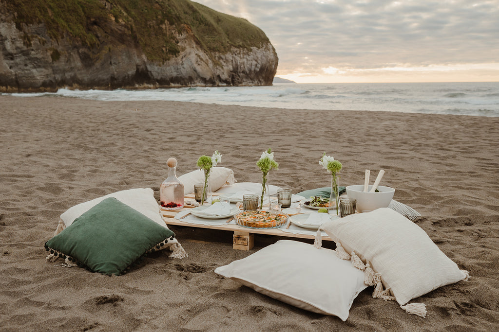 Jantar ao pôr do sol na praia